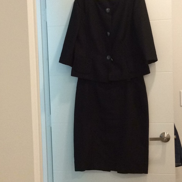 Laurel by Escada Black Set - Picture 3 of 16